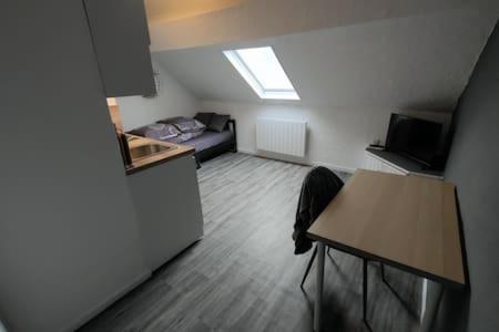 Studio "Sous Les Toits", Proche Hyper Centre Et Commerces ! Valenciennes Exterior photo
